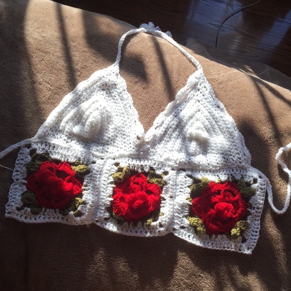 HAND MADE Roses are red crochet crop top - Picture 1 of 6